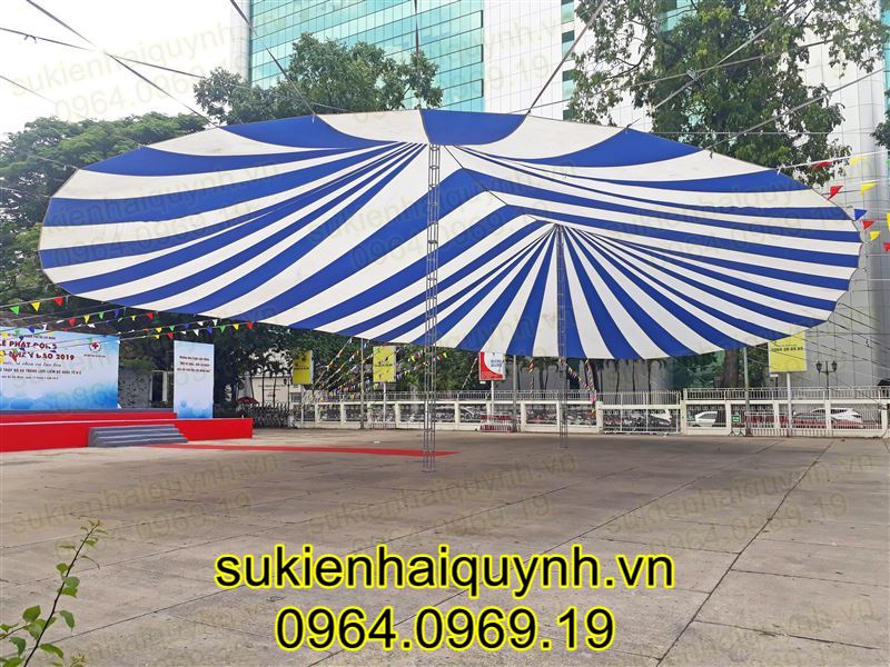 thuê dù 2 đỉnh oval 20x30 màu trắng đỏ trắng xanh trắng tinh tại sự kiện Hải Quỳnh